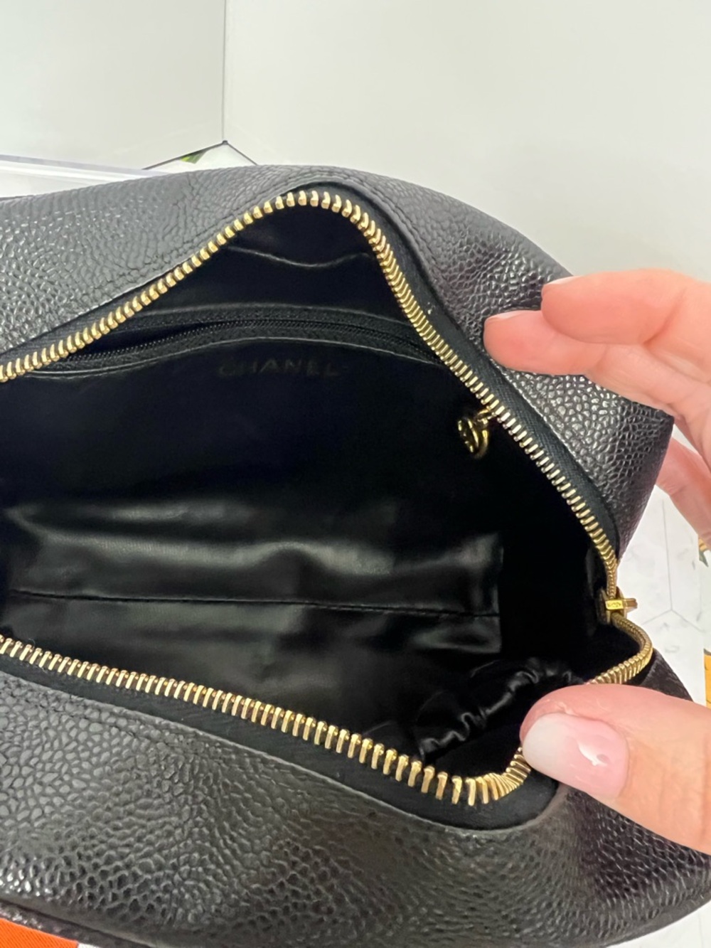 CHANEL Black Caviar Leather Cosmetic Case with Embossed CC - Picture 6 of 7